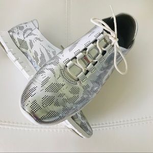 COLE HAAN Grand OS Silver Sneakers Zero Grand 7.5